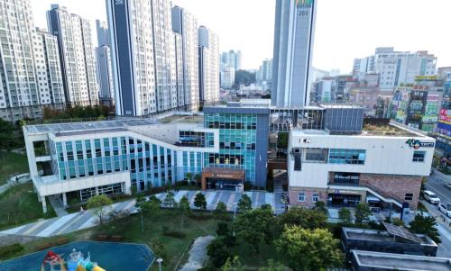 FRONTEK_ICEBERG_ADMINISTRATIVE-COMPLEX-TOWN_23-2